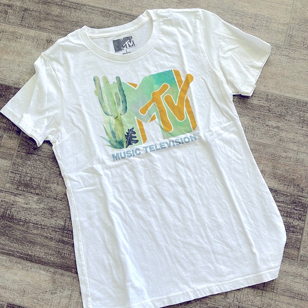 Graphic T - 90s MTV